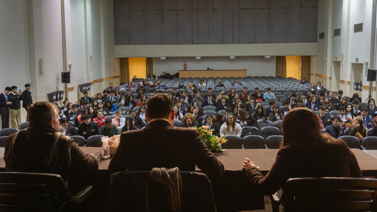 Con la participación de 16 colegios secundarios comenzó el "Modelo Intercolegial de la Cumbre Internacional de las Naciones Unidas”