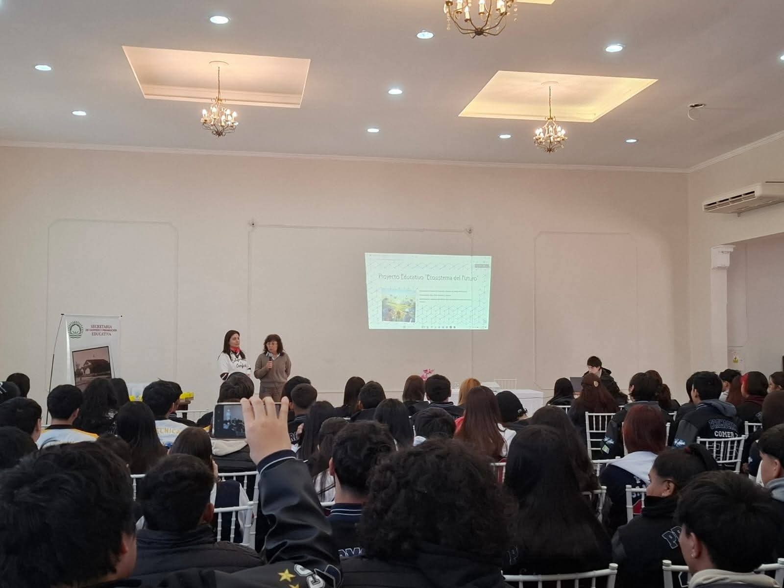 Más de 100 estudiantes participaron del taller “Ecosistema del Futuro” para fortalecer su perfil laboral