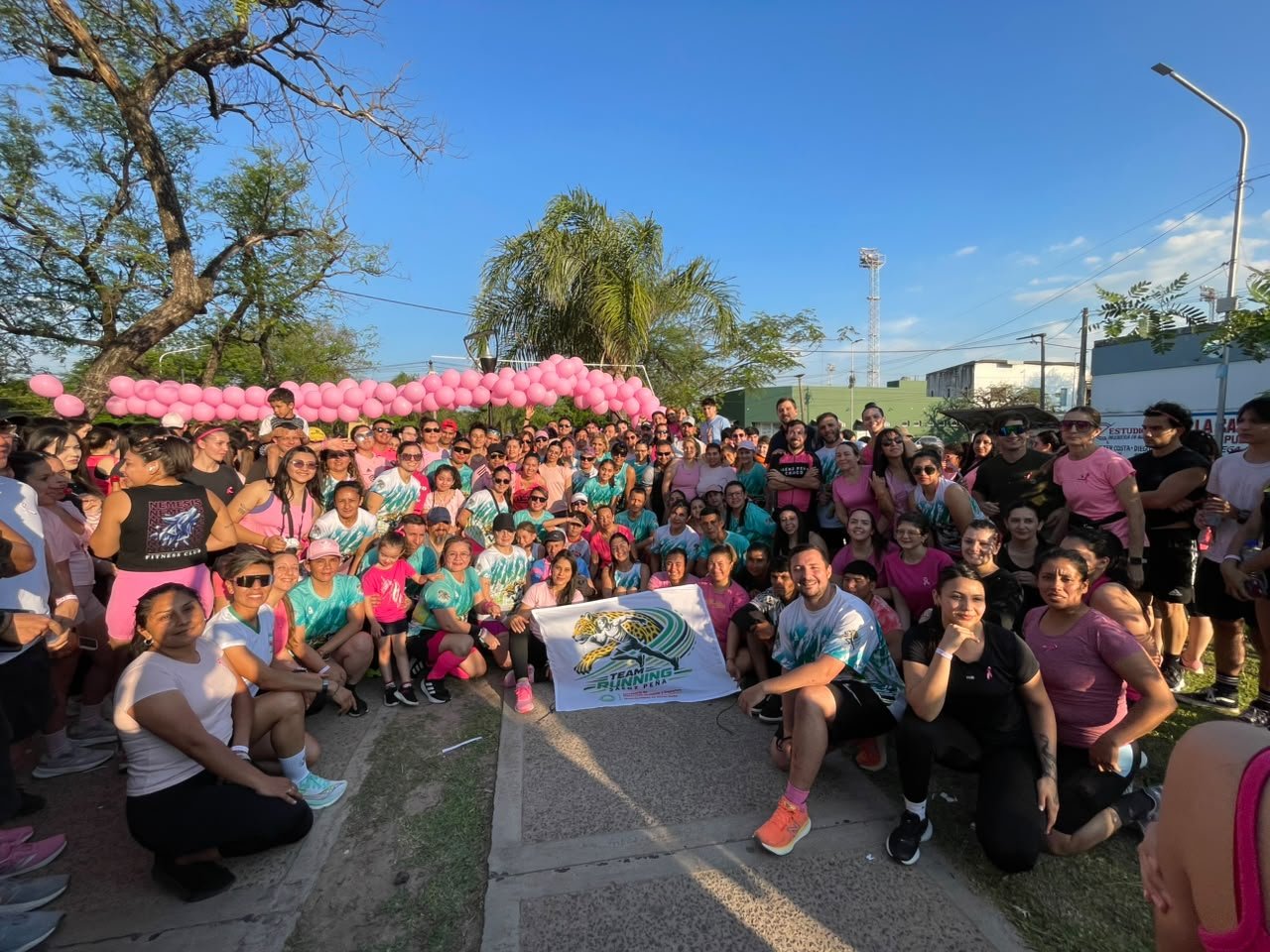 Multitudinaria convocatoria en la maratón rosa