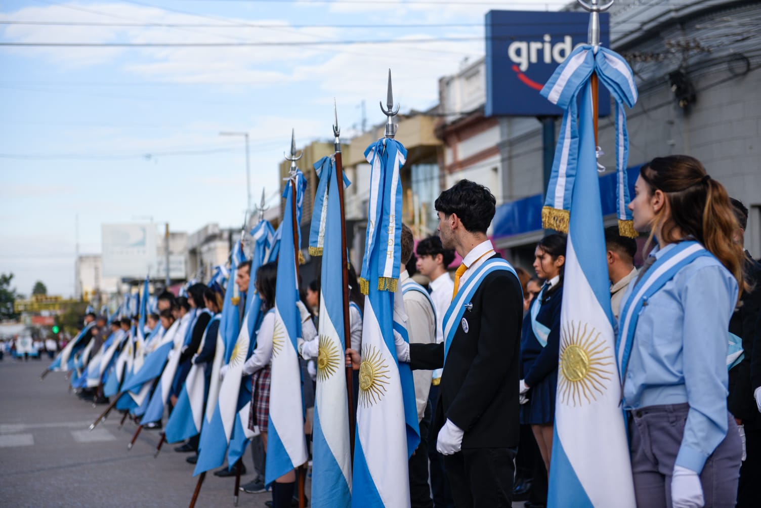 Sáenz Peña celebró el Día de la Independencia con acto y desfile