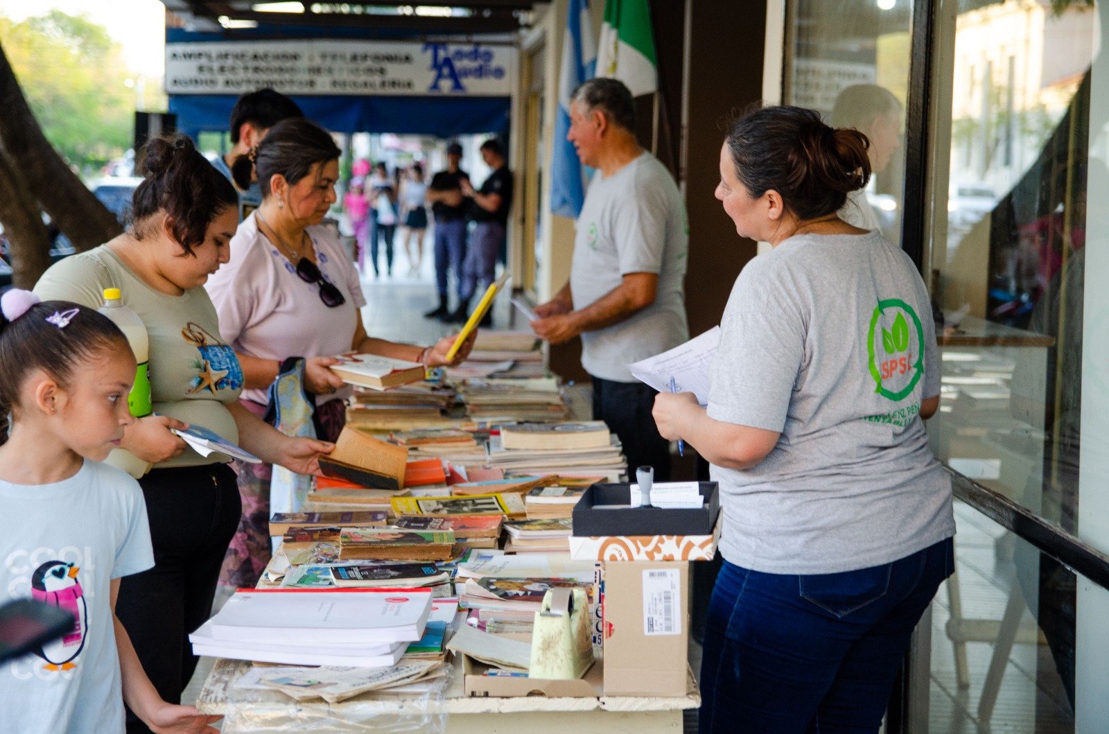 Reciclables por libros: una propuesta que reunió a las familias promoviendo la lectura y el cuidado ambiental