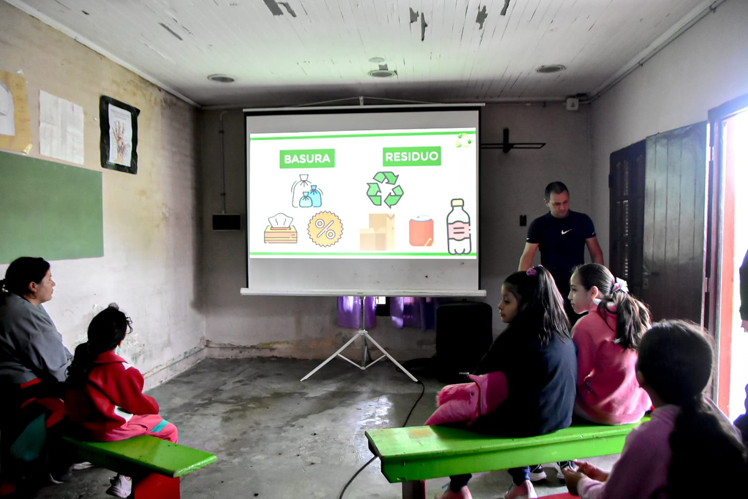 El programa “Cine en los Barrios” llegó al C.I.C. San José