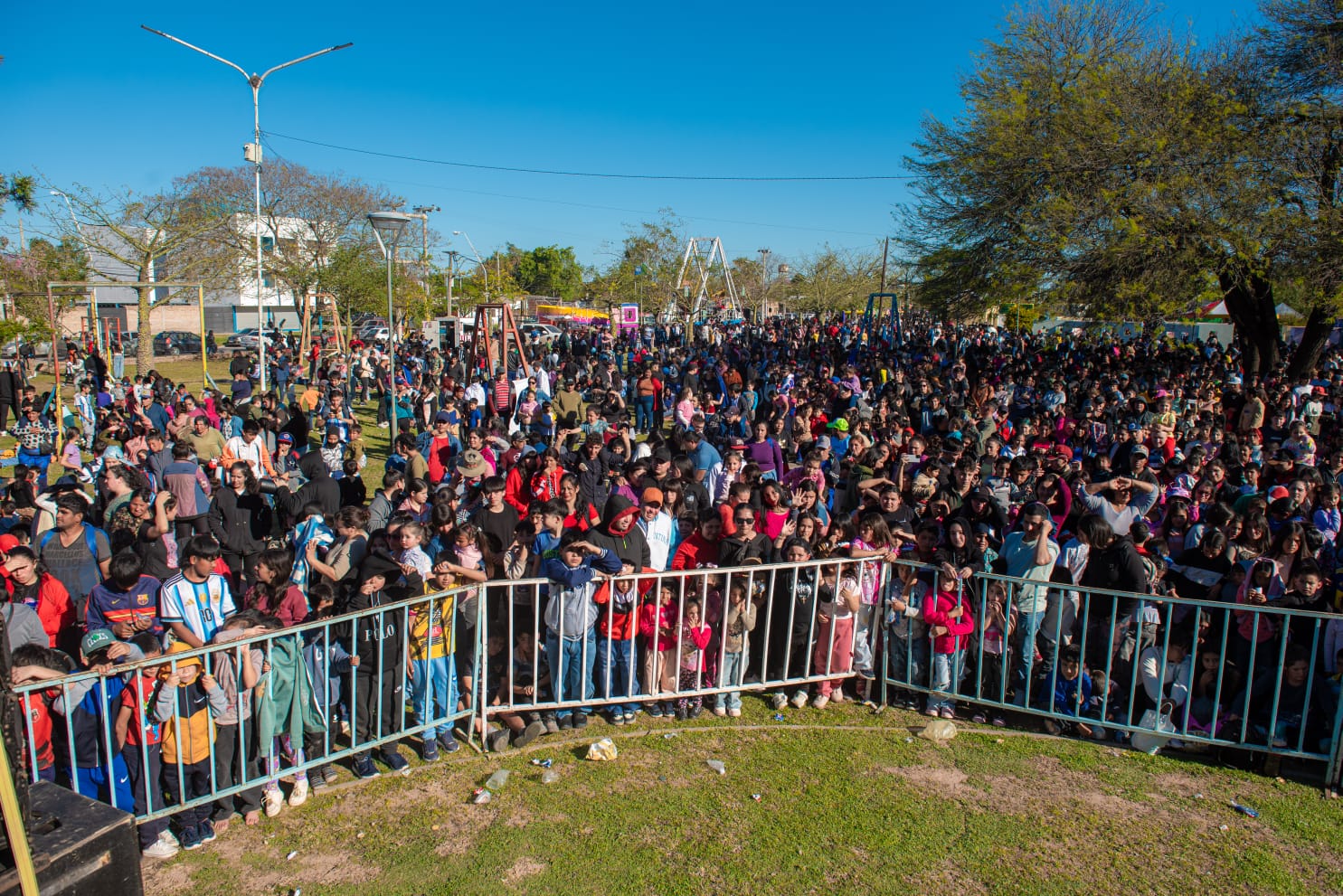 Multitudinaria celebración del Día del Niño en el Parque Temático