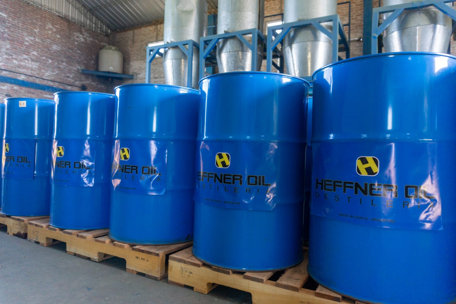 Desde Sáenz Peña al mundo Heffner Oil concreta la primera exportación ade aceite esencial de palo santo con destino a Alemania