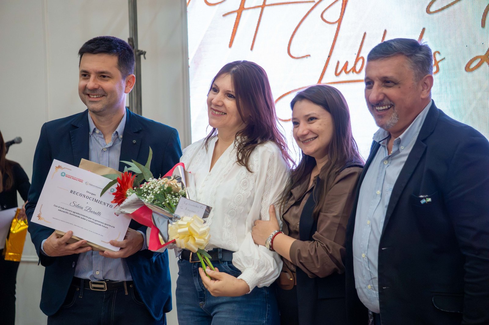 El Municipio realizó un reconocimiento a docentes jubilados por su trayectoria y compromiso con la educación