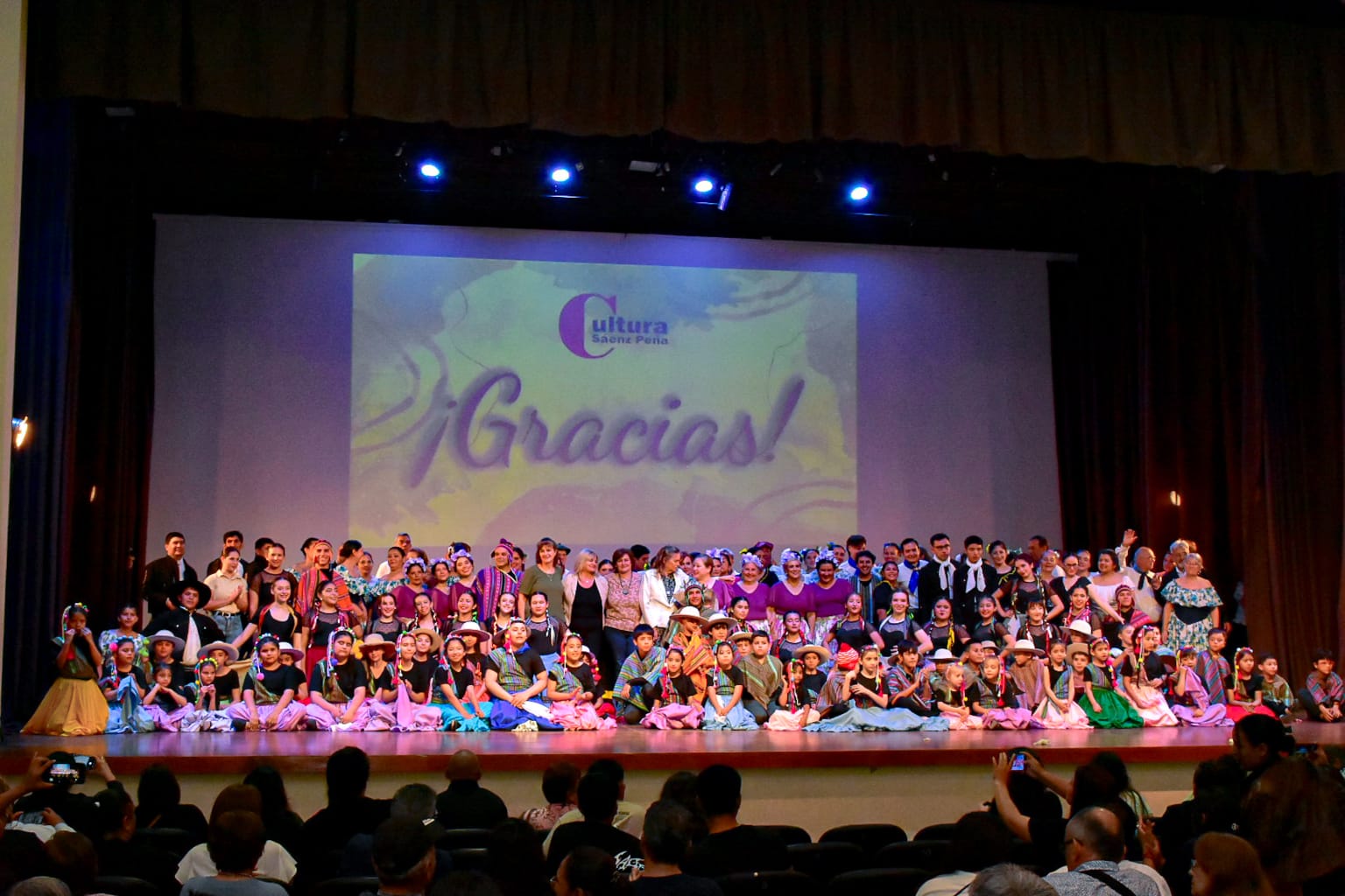 Exitosa muestra de danzas folclóricas en el Centro Cultural Municipal