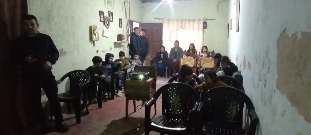 ¡El cine en los barrios sigue sacando sonrisas en estas vacaciones!