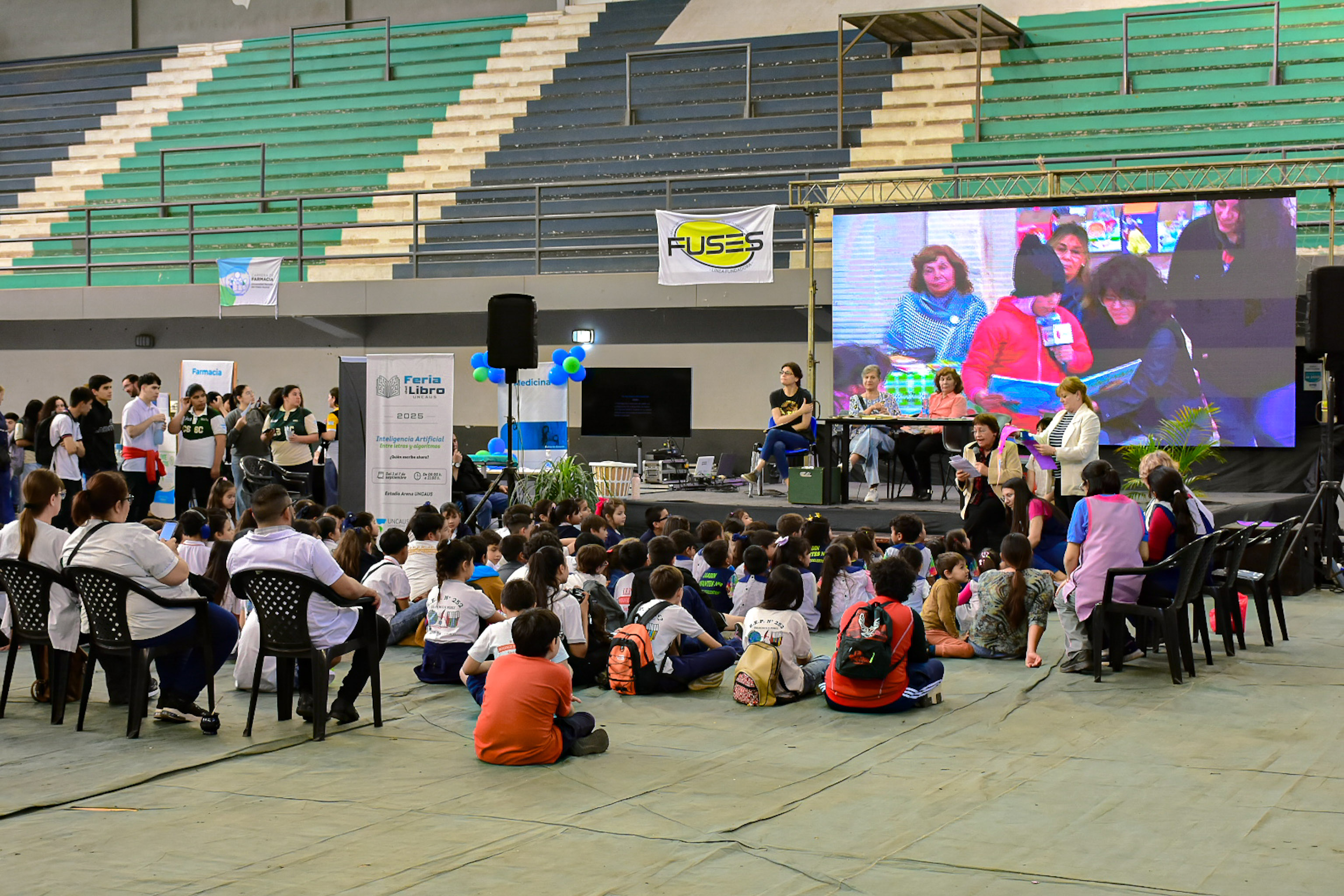 Cultura municipal dice presente en la Feria del Libro de Uncaus
