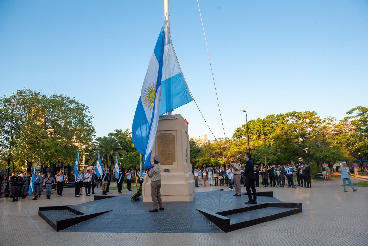 Con acto, reconocimientos y desfile Sáenz Peña celebró sus 114 años