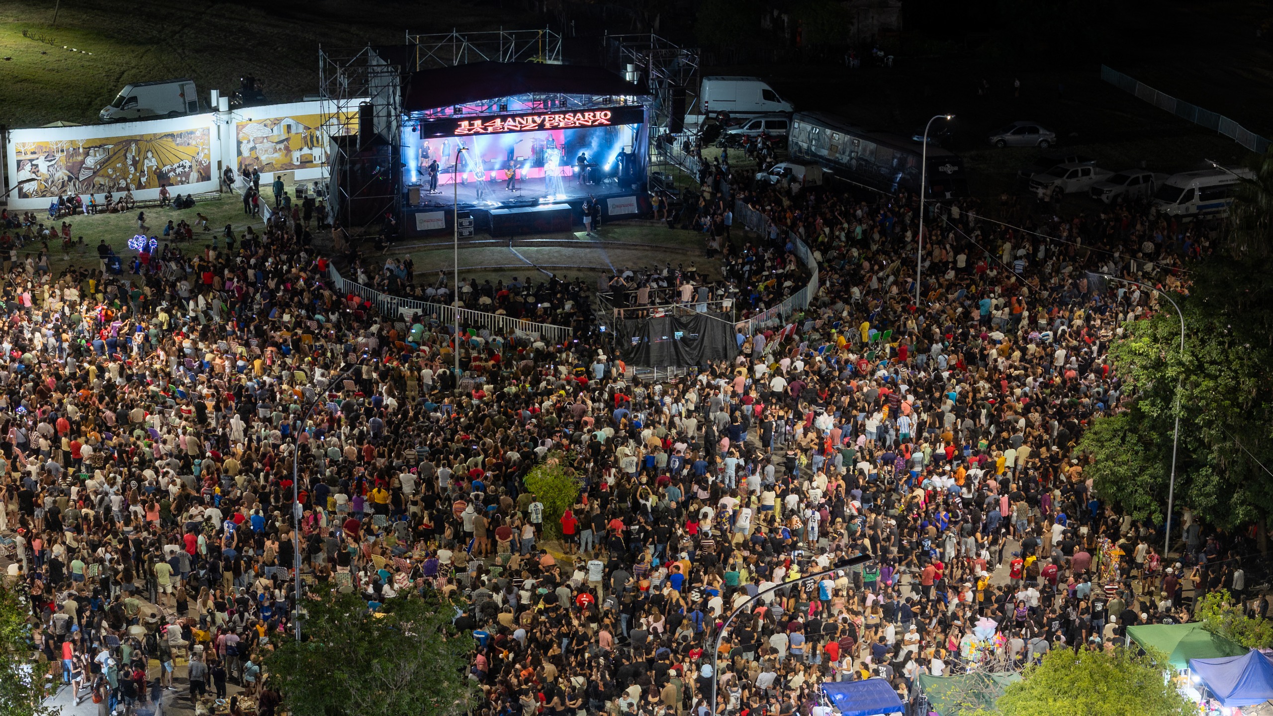 Sáenz Peña recibió sus 114 años con un multitudinario festejo en el Mural del Centenario