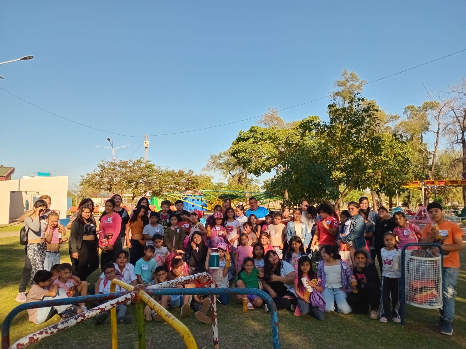 Los chicos que concurren a los comedores integrales fueron agasajados en el Parque Temático