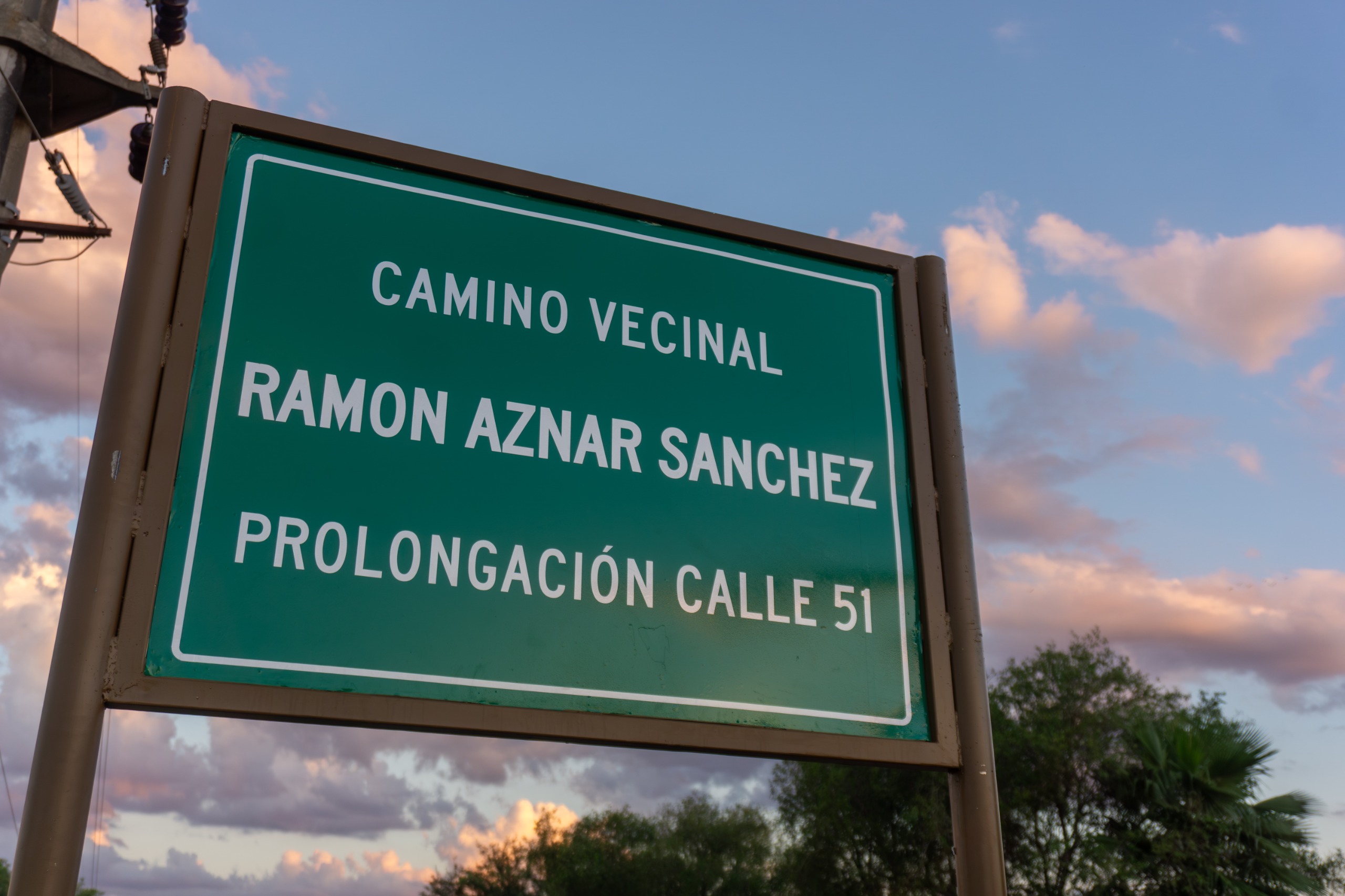 El municipio impuso el nombre de "Ramón Aznar Sánchez" a la prolongación de la calle 51