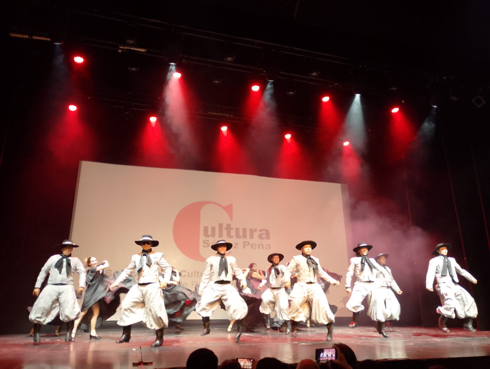 Cultura municipal se presentó en el Teatro Metropolitan