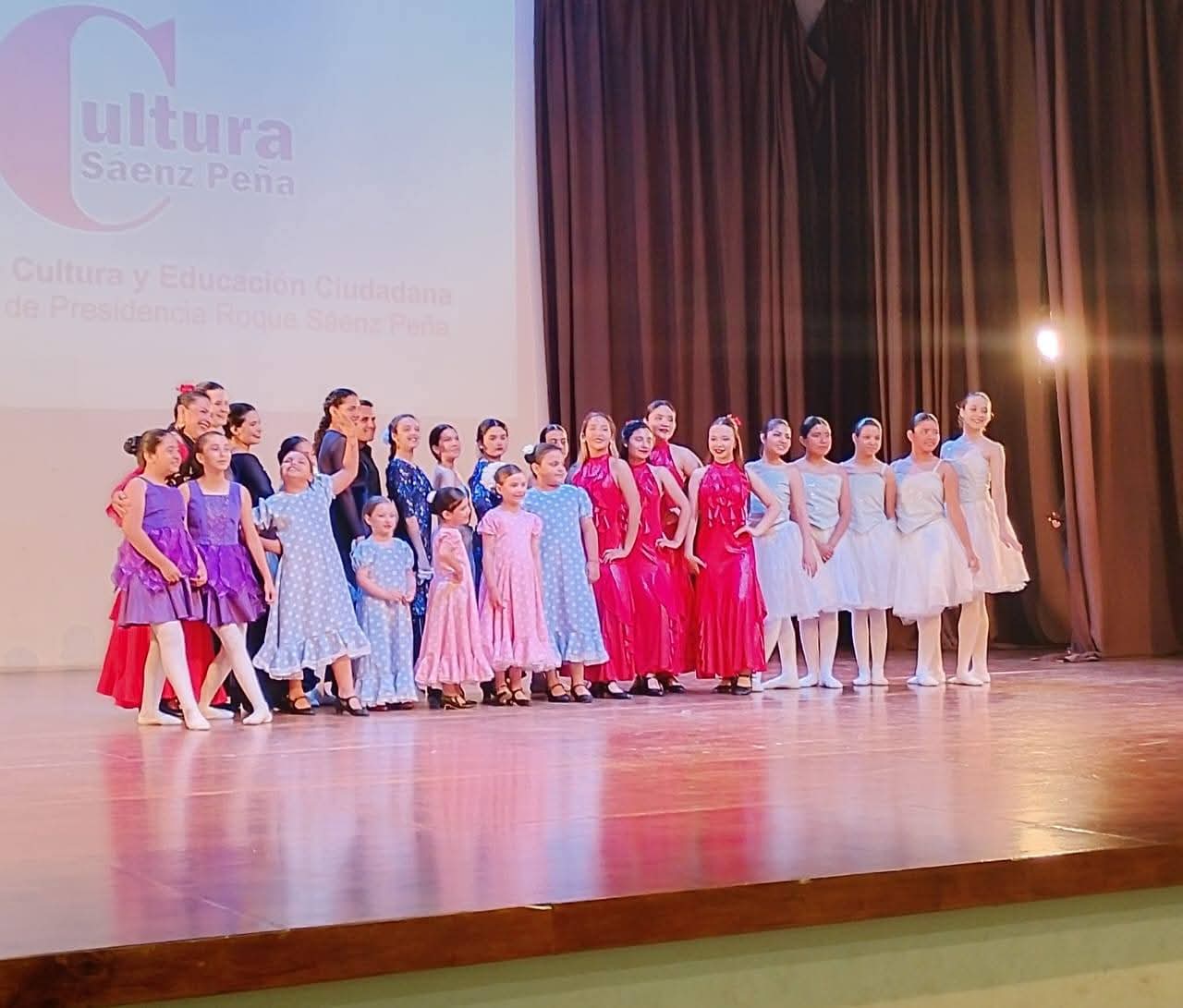 Muestra de danzas españolas en el Centro Cultural Municipal