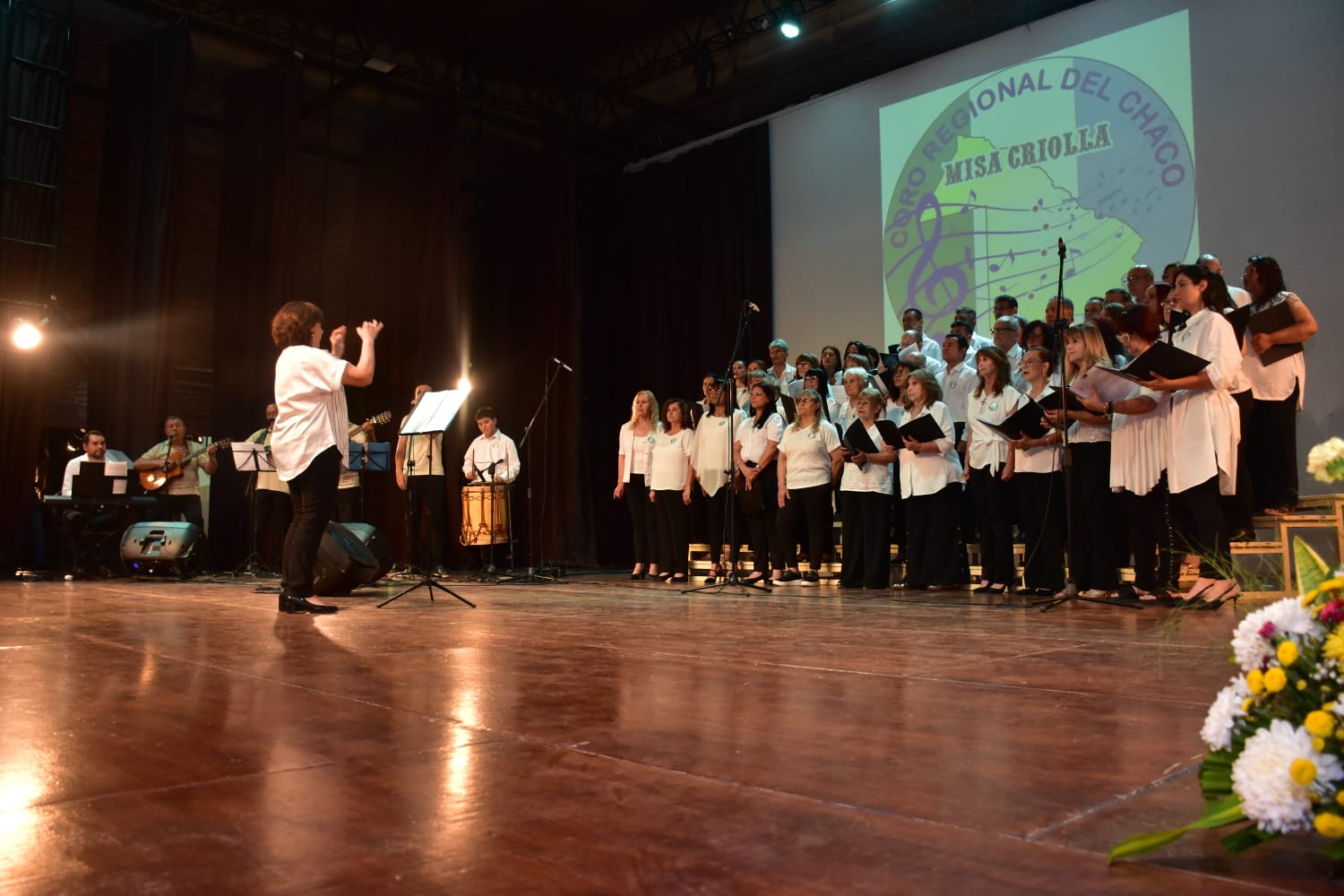El Coro Regional y el Grupo Generaciones brillaron en la Ciudad Termal