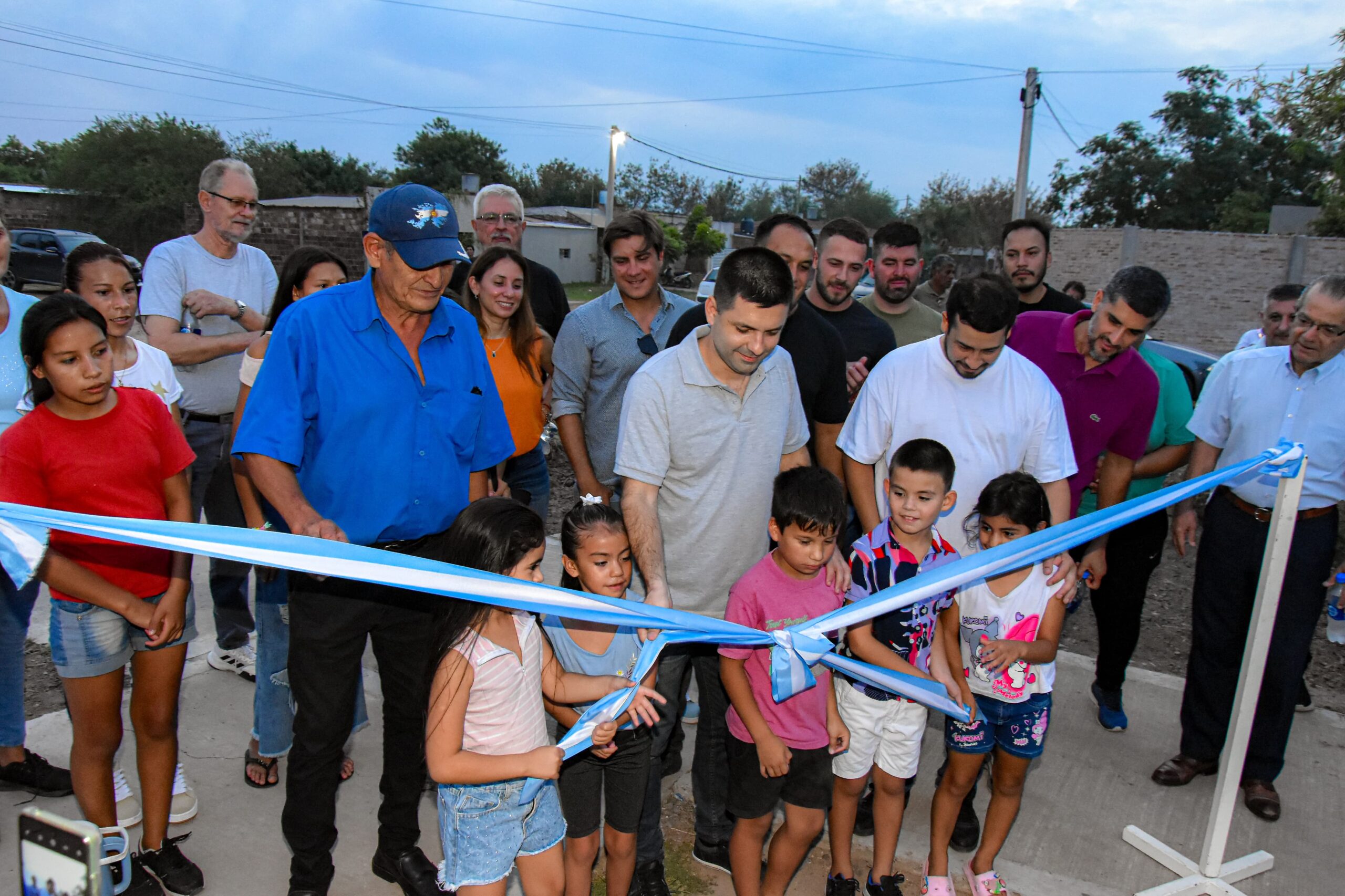 El intendente Bruno Cipolini inauguró una plaza en el barrio Santa Mónica