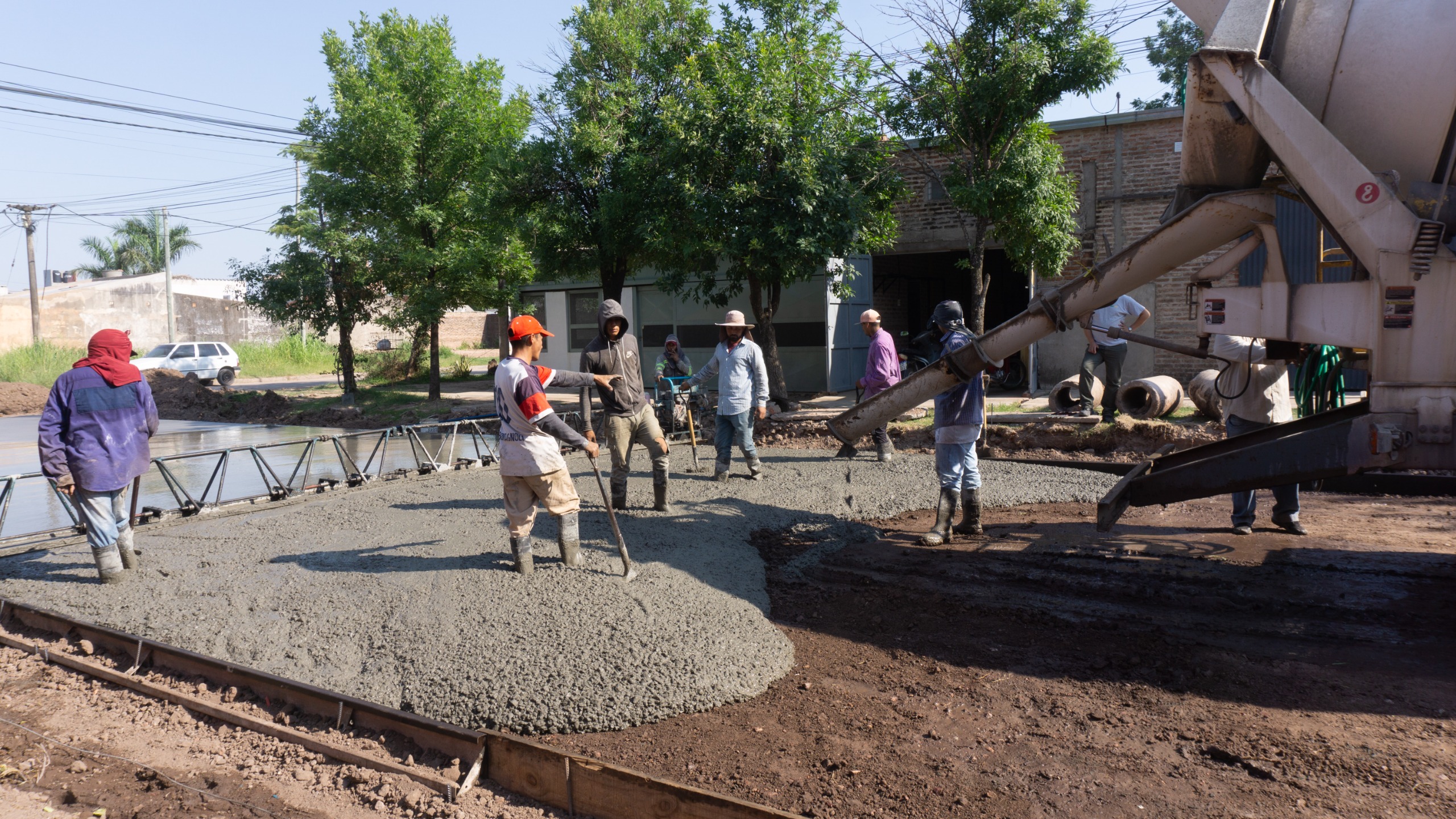 El intendente Bruno Cipolini supervisó los avances de pavimentación en la calle 35