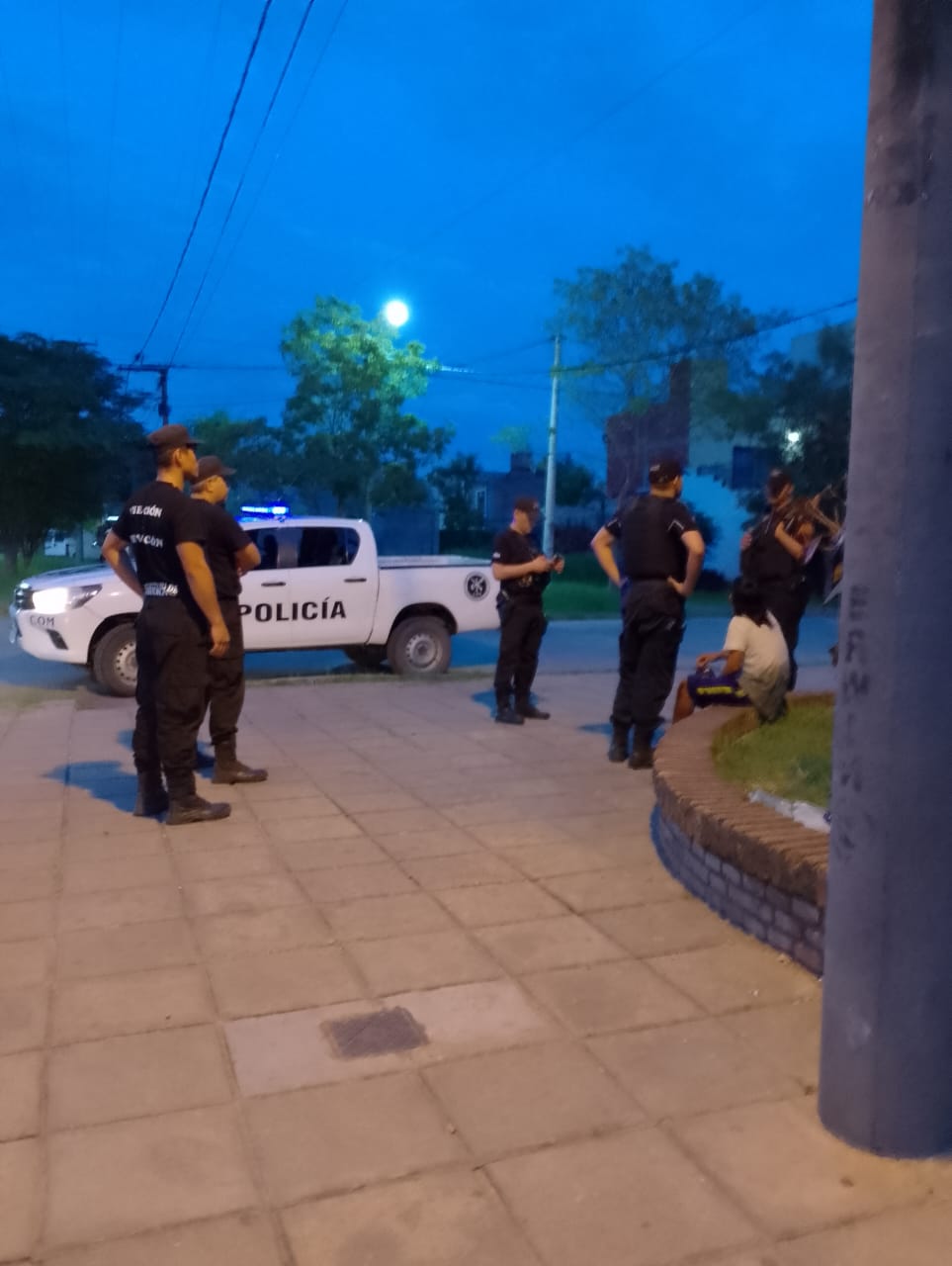 Por intervención del personal de prevención municipal se logró la detención de una persona que dañaba autos estacionados