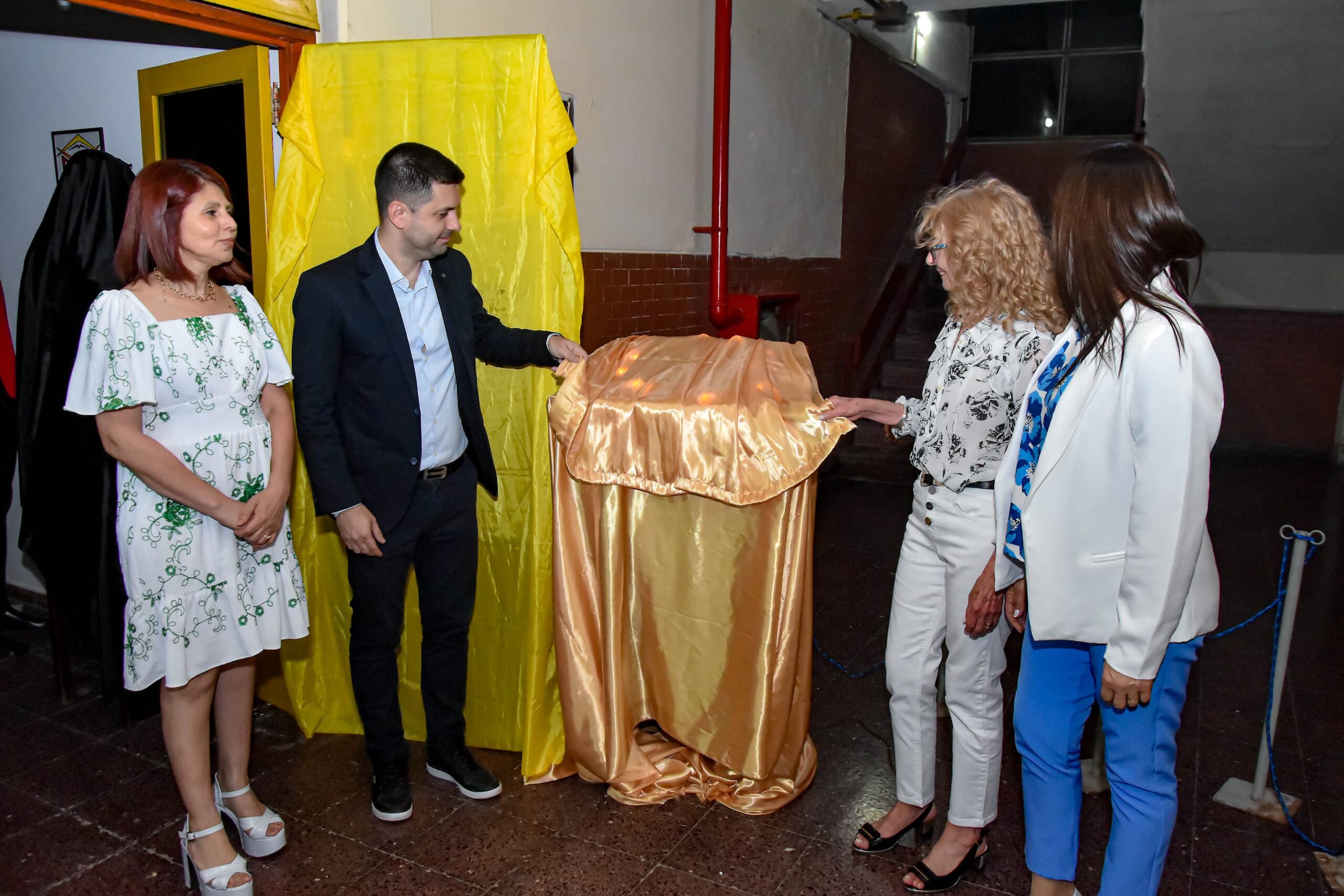 El municipio inauguró un  “Aula con Historia” en la E.E.S N° 174 “República de Honduras”