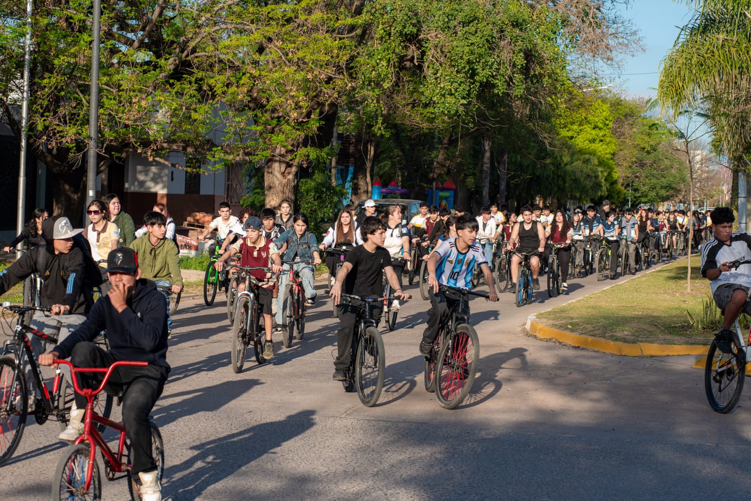 Con la tradicional bicicleteada de la Promo iniciaron las actividades por el Mes del Estudiante