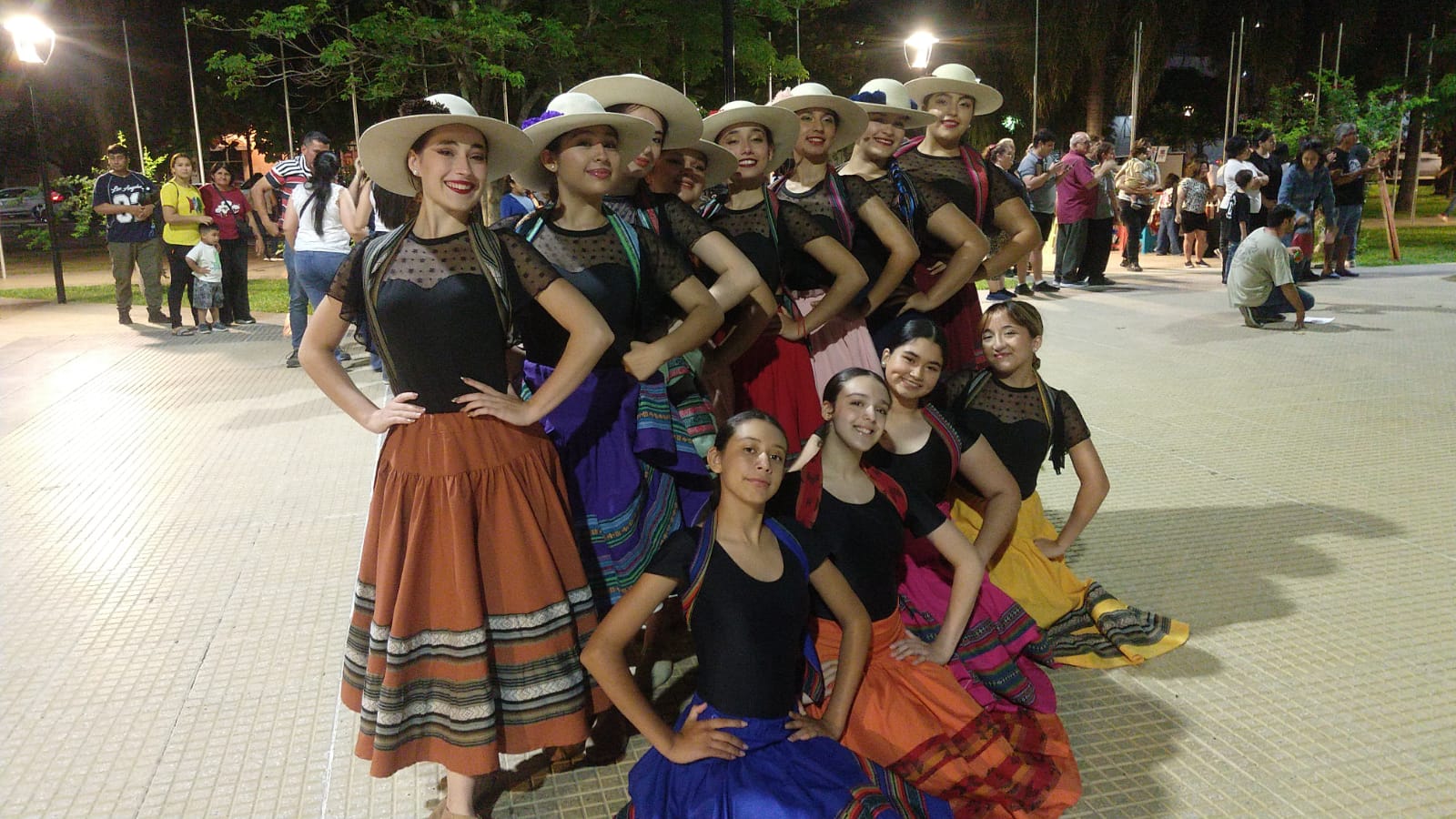 Gran convocatoria en la Plaza San Martín con música y danza al aire libre